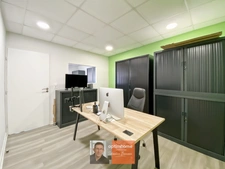 Visibilité maximale – Construction récente – 230 m² clés en main avec 16 stationnements privés