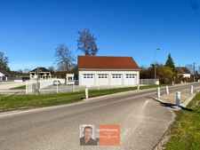 Visibilité maximale – Construction récente – 230 m² clés en main avec 16 stationnements privés
