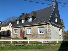 Maison dans la campagne Languidicienne à 5 kms du bourg offrant 5 chambres !