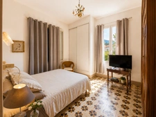 L'Île-Rousse town center – 200 m² property on a 1600 m² plot with great potential, 100 meters from the beaches
