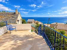 PIETRANERA – Maison de village 100 m² rénovée – Deux logements T3 avec terrasses et vue mer