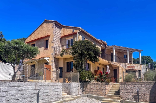 PROPRIANO - PROPRIETE RENOVEE AVEC 8 CHAMBRES, PISCINE ET VUE MER
