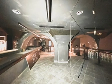 BASTIA – PORT : CAVES ATYPIQUES À FORT POTENTIEL 150 m²