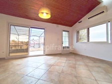 BELGODERE : Trés belle opportunité Appartement atypique Plain-pied 74 M², 3 chambres, Terrasse et Vue Village