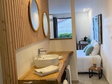 PROPRIANO - RENOVATED PROPERTY WITH 8 BEDROOMS, POOL AND SEA VIEW