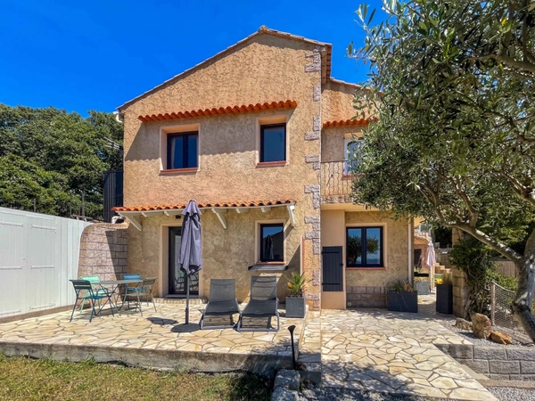 PROPRIANO - PROPRIETE RENOVEE AVEC 8 CHAMBRES, PISCINE ET VUE MER