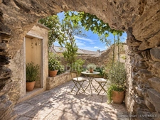 PIETRANERA – Renovated village house of 100 m² – Two 2-bedroom apartments with terraces and sea views