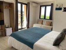 PROPRIANO - RENOVATED PROPERTY WITH 8 BEDROOMS, POOL AND SEA VIEW