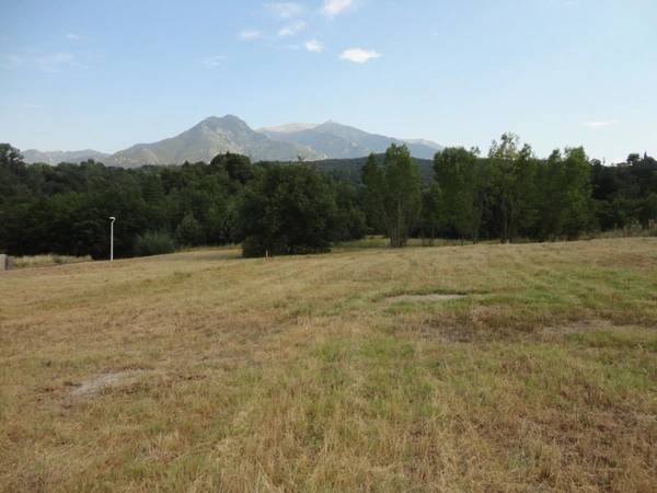 Dpt Pyrénées Orientales (66), à vendre PRADES Terrain constructible 286 m², 2 faces, libre constructeur