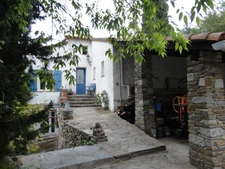 Dpt Pyrénées Orientales (66), à vendre REYNES, maison P6 de 136 m² sur terrain de 1.72 ha avec sous-sol et garage