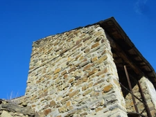 Pyrénées-Orientales (66), for sale in Jujols: Stone house, 8 rooms, 207 m², requiring complete renovation, on a 185 m² plot.