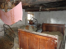 Pyrénées-Orientales (66), for sale in Jujols: Stone house, 8 rooms, 207 m², requiring complete renovation, on a 185 m² plot.
