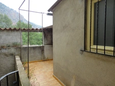 Dpt Pyrénées Orientales (66), à vendre VILLEFRANCHE DE CONFLENT Maison 6 pièces 96 m² avec terrasse à rafraichir