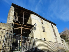 Pyrénées-Orientales (66), for sale in Jujols: Stone house, 8 rooms, 207 m², requiring complete renovation, on a 185 m² plot.