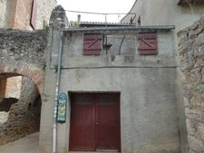 Dpt Pyrénées Orientales (66), à vendre VILLEFRANCHE DE CONFLENT Maison 6 pièces 96 m² avec terrasse à rafraichir