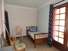 Dpt Pyrénées Orientales (66), à vendre proche ESTAGEL maison 2 appartements avec terrasses à rafraichir
