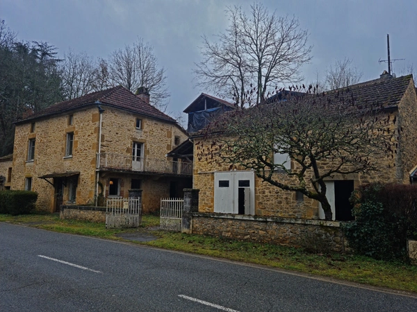 Dpt Lot (46), à vendre FRAYSSINET LE GELAT maison P6 de 124 m² avec dépendances 118 m² sur terrain de 820 m²