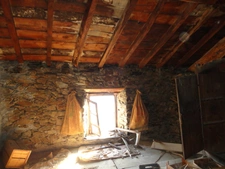 Pyrénées-Orientales (66), for sale in Jujols: Stone house, 8 rooms, 207 m², requiring complete renovation, on a 185 m² plot.