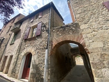 Dpt Pyrénées Orientales (66), à vendre VILLEFRANCHE DE CONFLENT Maison 6 pièces 96 m² avec terrasse à rafraichir