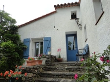 Dpt Pyrénées Orientales (66), à vendre REYNES, maison P6 de 136 m² sur terrain de 1.72 ha avec sous-sol et garage