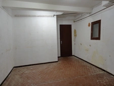 Dpt Pyrénées Orientales (66), à vendre VILLEFRANCHE DE CONFLENT Maison 6 pièces 96 m² avec terrasse à rafraichir
