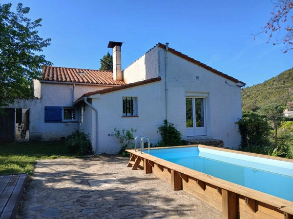 Dpt Pyrénées Orientales (66), à vendre REYNES, maison P6 de 136 m² sur terrain de 1.72 ha avec sous-sol et garage