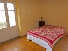 Lot (46) department, for sale in FRAYSSINET LE GELAT: 6-room house of 124 m² with outbuildings of 118 m² on a plot of 820 m²