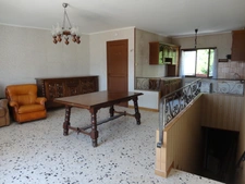 Dpt Pyrénées Orientales (66), à vendre proche ESTAGEL maison 2 appartements avec terrasses à rafraichir