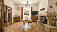 CARPENTRAS (84) | VIAGER - Maison de 215 m² habitables avec revenu locatif sur un terrain agricole de 7 175 m²