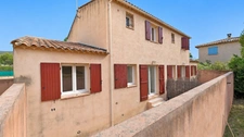 PUYVERT (84) | 🏡 Maison T4 jumelée de 74 m² avec terrasse, cour et garage privatifs