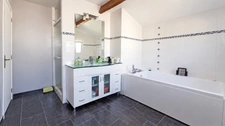 EYGUIÈRES (13) | Très belle maison de 8 pièces, 5 chambres avec piscine, cour et garage