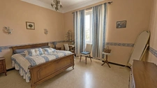 CARPENTRAS (84) | VIAGER - Maison de 215 m² habitables avec revenu locatif sur un terrain agricole de 7 175 m²