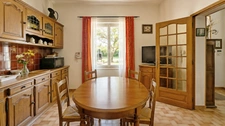 CARPENTRAS (84) | VIAGER - Maison de 215 m² habitables avec revenu locatif sur un terrain agricole de 7 175 m²