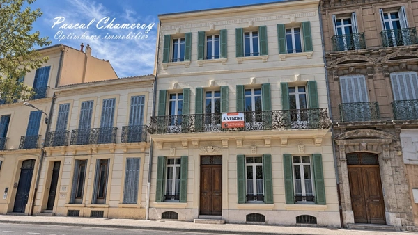 SALON-DE-PROVENCE (13) | Cœur de ville : maison de caractère de 10 pièces, 7 chambres avec jardin et piscine