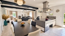 🏡 SALON-DE-PROVENCE (13) | Maison de plain pied de 115 m², 3 chambres, garage et extérieurs généreux