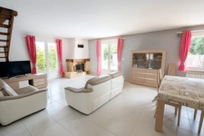 EYGUIÈRES | Maison familiale de 6 pièces sur un terrain clos & arboré de 630 m² avec piscine et garage