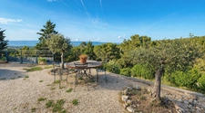 VERNÈGUES | Magnifique maison atypique de 190 m² avec vue panoramique sur le Lubéron et piscine 