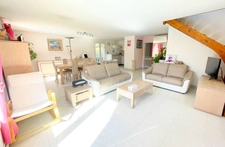 EYGUIÈRES | Grande maison provençale sur un terrain clos & arboré de 630 m² avec piscine et garage.
