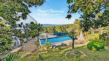 VERNÈGUES | Magnifique maison atypique de 190 m² avec vue panoramique sur le Lubéron et piscine 