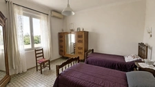 CARPENTRAS (84) | VIAGER - Maison de 215 m² habitables avec revenu locatif sur un terrain agricole de 7 175 m²
