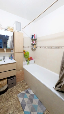 ISTRES | T3 en REZ-DE-JARDIN avec EXTERIEUR DE 76 m² et 2 STATIONNEMENTS