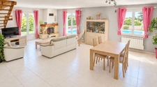 EYGUIÈRES (13) | Très belle maison de 8 pièces, 5 chambres avec piscine, cour et garage