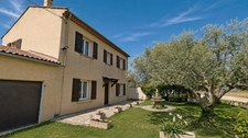 CARPENTRAS (84) | VIAGER - Maison de 215 m² habitables avec revenu locatif sur un terrain agricole de 7 175 m²