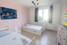 EYGUIÈRES | Maison familiale de 6 pièces sur un terrain clos & arboré de 630 m² avec piscine et garage