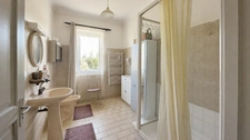 CARPENTRAS (84) | VIAGER - Maison de 215 m² habitables avec revenu locatif sur un terrain agricole de 7 175 m²