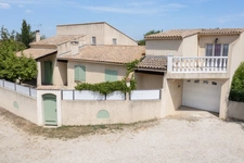EYGUIÈRES | Maison familiale de 6 pièces sur un terrain clos & arboré de 630 m² avec piscine et garage