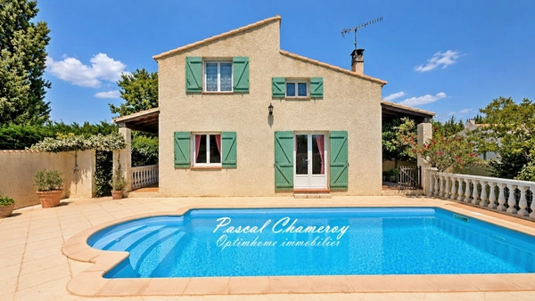EYGUIÈRES | Grande maison provençale T6 avec terrain, cour intérieure fermée, garage fermé et piscine