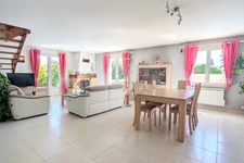 EYGUIÈRES | Grande maison provençale sur un terrain clos & arboré de 630 m² avec piscine et garage.