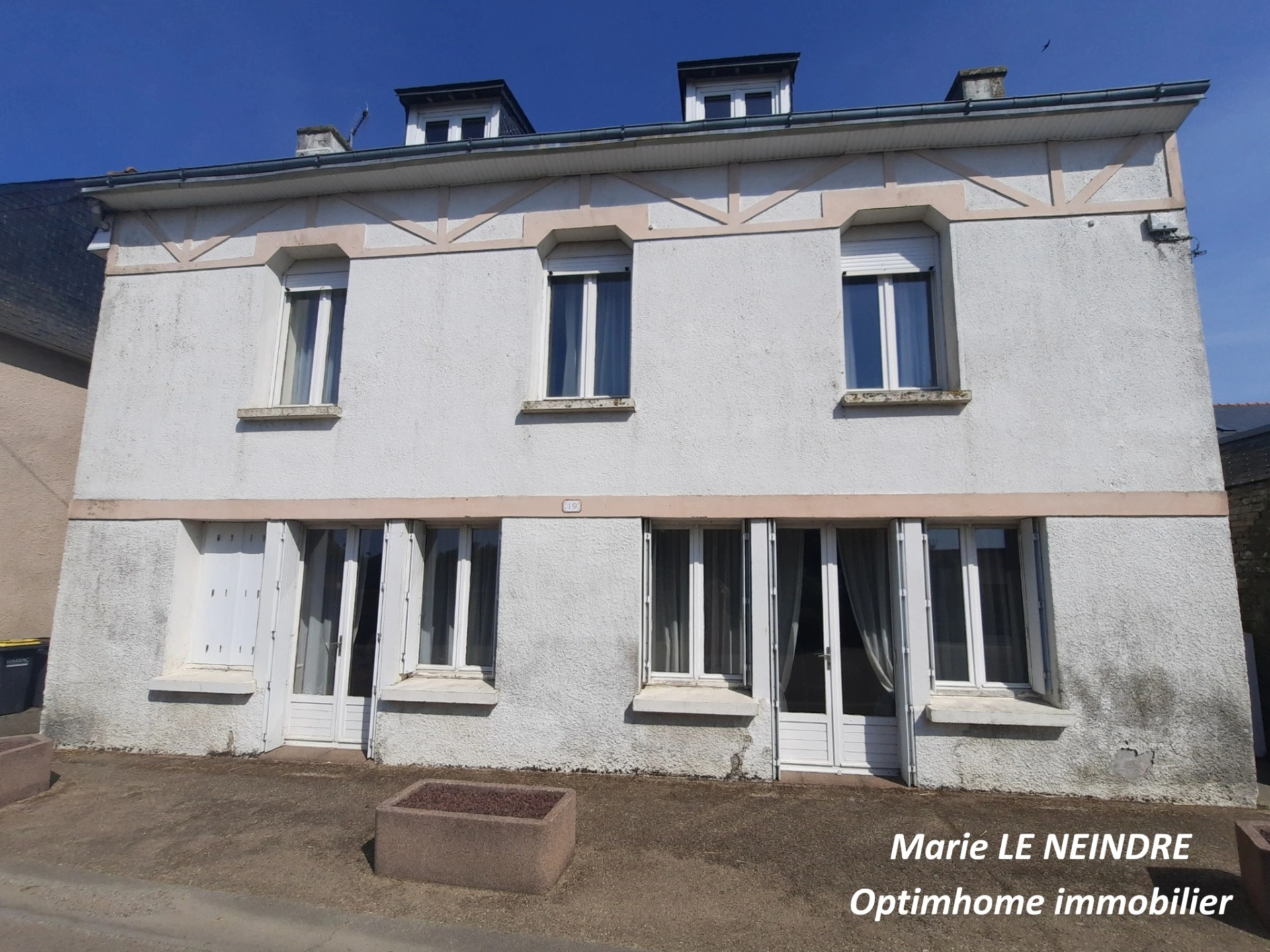 Maison 10 pièces 240 m² · à Plussulien · 240 m² · 218 000 €
