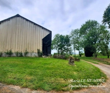 Ensemble immobilier avec gîte, dépendances, hangar, maison à rénover, puits et four à pain – sur 8 300 m² de terrain (dont plusieurs parcelles indépendantes)